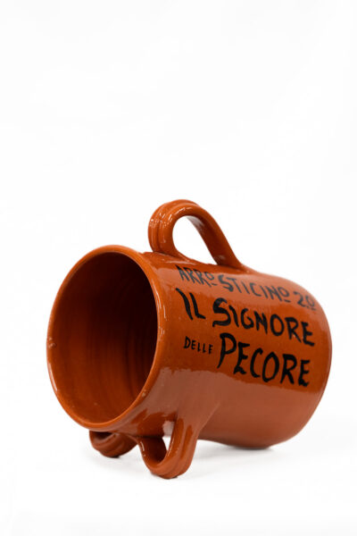 Brocca Porta Arrosticini decorazione Scritta Logo in terracotta dipinta a mano